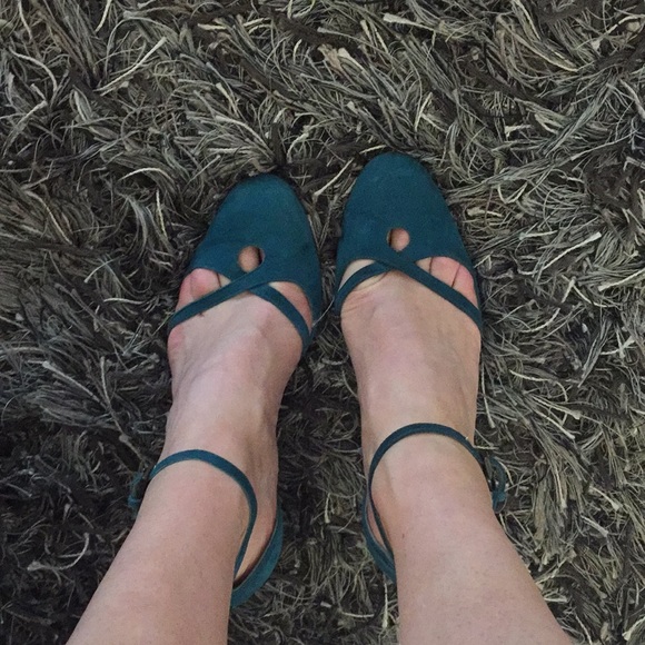 Suede pumps - Picture 8 of 8